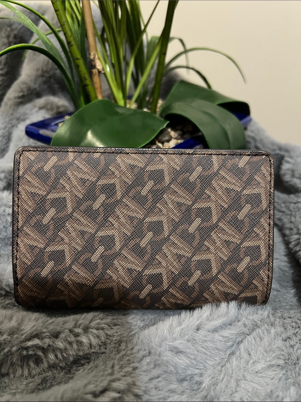 Michael Kors Brown Signature Zip Wallet - Picture 2 of 8